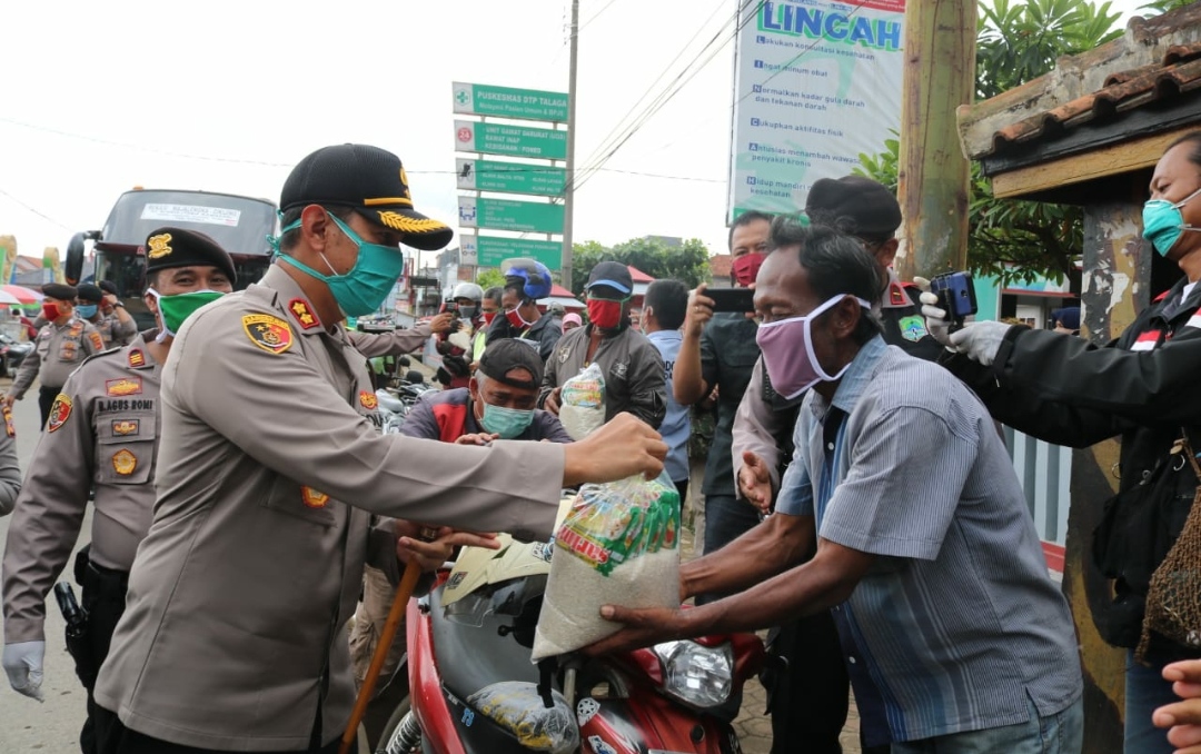 Bentuk Kepedulian Polres Majalengka Kembali Bagi Bagi Sembako Dan