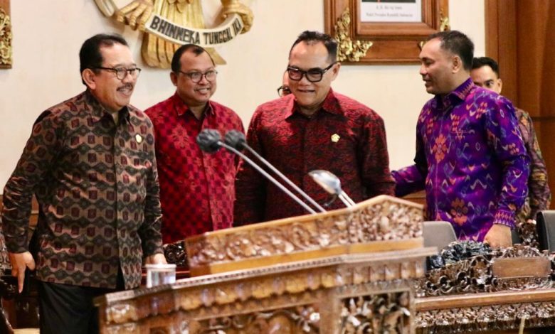 Wagub Bali Cok Ace Hadiri Rapat Paripurna Ke Dprd Bali Tahun Sinartimur Com