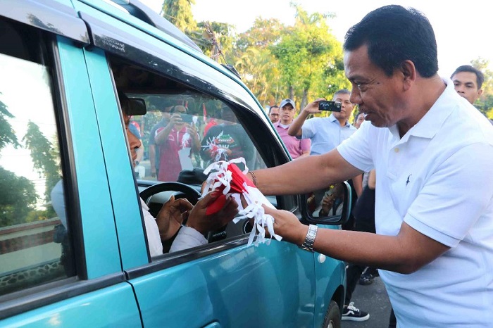 Hut Proklamasi Ri Ke Pj Bupati Lihadnyana Bagikan Bendera Merah