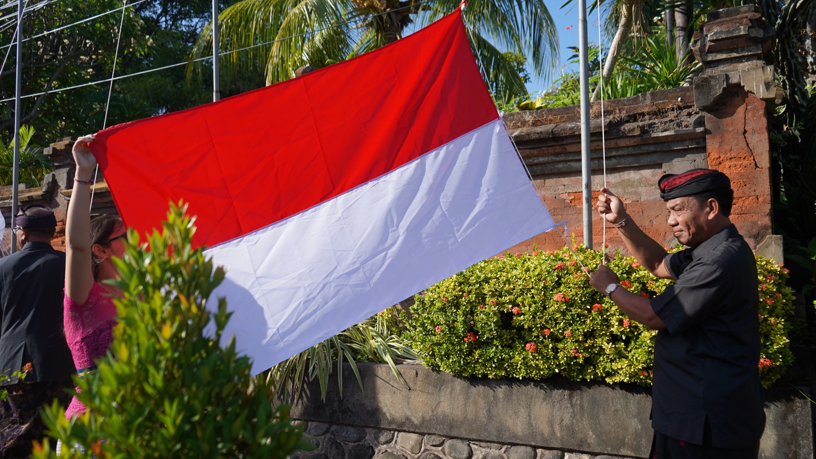 Hut Proklamasi Ri Ke 79 Ribuan Bendera Merah Putih Berkibar Di Gumi Panji Sakti Sinartimur Com 9745